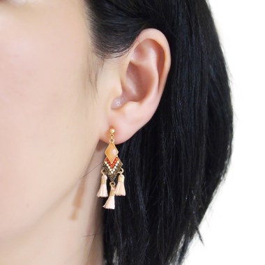 <img src=”pierced-look-comfortable-dangle-orange-rhinestone-tassel-boho-bohemian-invisible-clip-on-earrings-miyabigrace-e5a4bee880b3e792b0-e5a4bee5bc8fe880b3e792b0-e382a4e383a” alt=”pierced look and comfortable Comfortable and pierced look light orange tassel with crystal bohemian ethnic invisible clip on earrings bridal jewelry by MiyabiGrace 耳環夾 ノンホールピアス 夾式耳環”/>