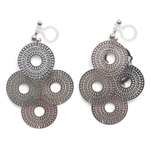 <img src=”comfortable-pierced-look-dangle-silver-four-circle-coin-filigree-invisible-clip-on-earrings-miyabigrace-e5a4bee880b3e792b0-e5a4bee5bc8fe880b3e792b0-e382a4e383a4e383aa.jpg” alt=”pierced look and comfortable Comfortable and pierced look dangle silver circle filigree invisible clip on earrings bridal jewelry by MiyabiGrace 耳環夾 ノンホールピアス 夾式耳環”/>