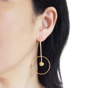 <img src="Comfortable pierced look gold double sided hoop arrow ball bar modern dangle invisible clip on earrings Miyabi Grace (5).jpg" alt="Pierced look comfortable dangle gold double sided circle long chain hoop invisible clip on earrings 4">