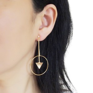 <img src="Comfortable pierced look gold double sided hoop arrow ball bar modern dangle invisible clip on earrings Miyabi Grace (4).jpg" alt="Pierced look comfortable dangle gold double sided circle long chain hoop invisible clip on earrings 4">