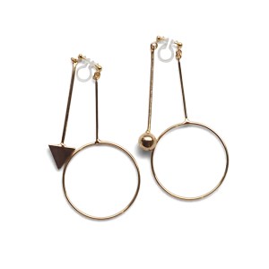<img src="Comfortable pierced look gold double sided hoop arrow ball bar modern dangle invisible clip on earrings Miyabi Grace (7).jpg" alt="Pierced look comfortable dangle gold double sided circle long chain hoop invisible clip on earrings 4">