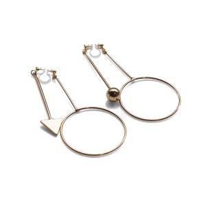 <img src="Comfortable pierced look gold double sided hoop arrow ball bar modern dangle invisible clip on earrings Miyabi Grace (8).jpg" alt="Pierced look comfortable dangle gold double sided circle long chain hoop invisible clip on earrings 4">