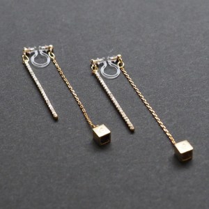 <img src="Pierced look comfortable dangle gold double sided rhinestone crystal cube invisible clip on earrings1.jpg" alt="Pierced look comfortable dangle gold double sided circle long chain hoop invisible clip on earrings 4">