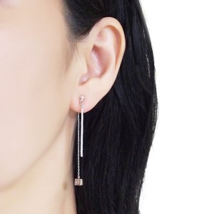 <img src="Pierced look comfortable dangle silver double sided rhinestone crystal cube invisible clip on earrings 2.jpg" alt="Pierced look comfortable dangle gold double sided circle long chain hoop invisible clip on earrings 4">